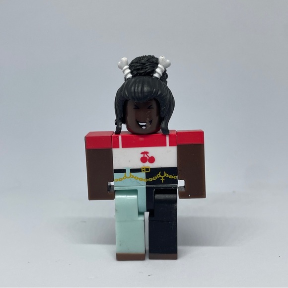 Roblox Figures Celebrity Series 9 - Adanna ! NO CODE INCLUDED - Picture 1 of 7